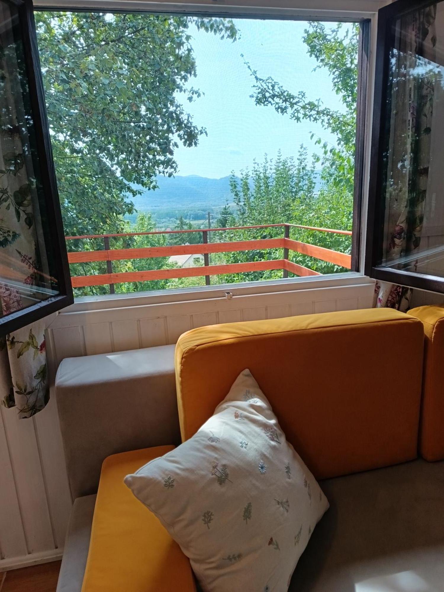 Barkoca Es Szepkilatas Vendeghaz / Cabin Kismaros Luaran gambar
